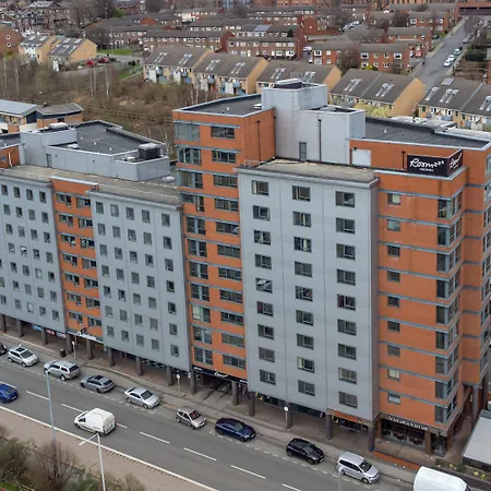 Roomzzz Leeds City West-2